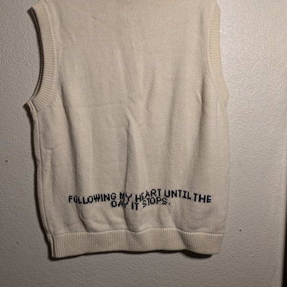 KONTEND knitted vestChic Cream Sleeveless Sweater with Red Heart - Picture 7 of 9